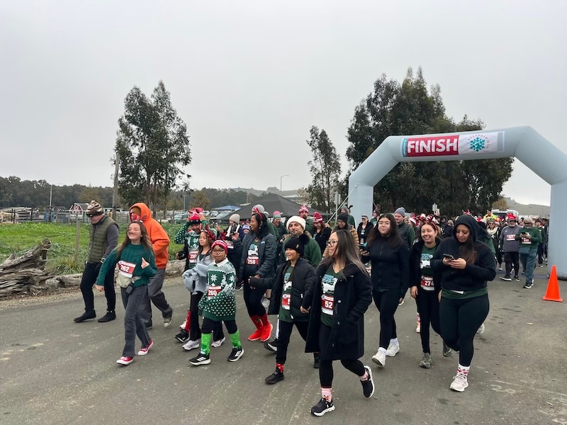 5k walkers start Reindeer Run in American Canyon