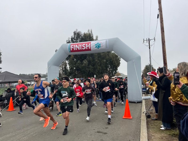 Reindeer Run 5k runners at starting line in American Canyon