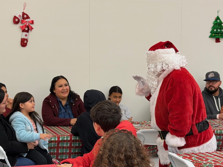 Santa Claus and kids at American Canyon Posada